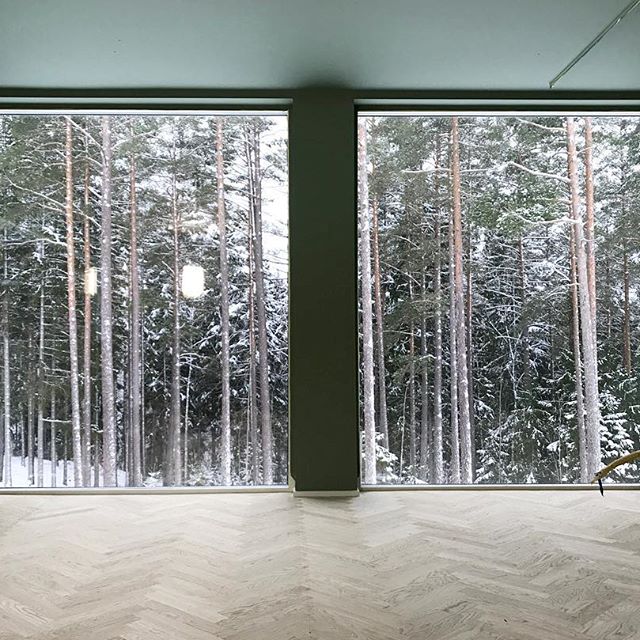 Utsikt genom fönster, The Swedish Herring House